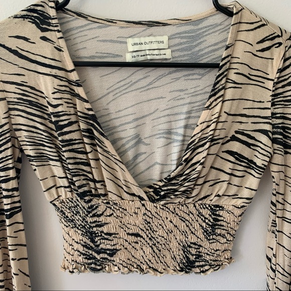 NWOT long sleeve cropped V neck - Picture 3 of 9